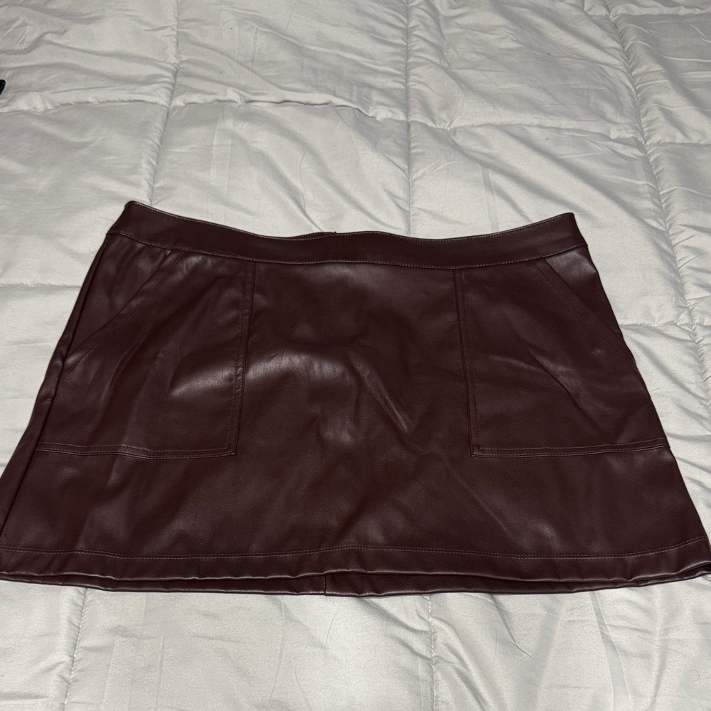 Elegant Brown Leather Skirt